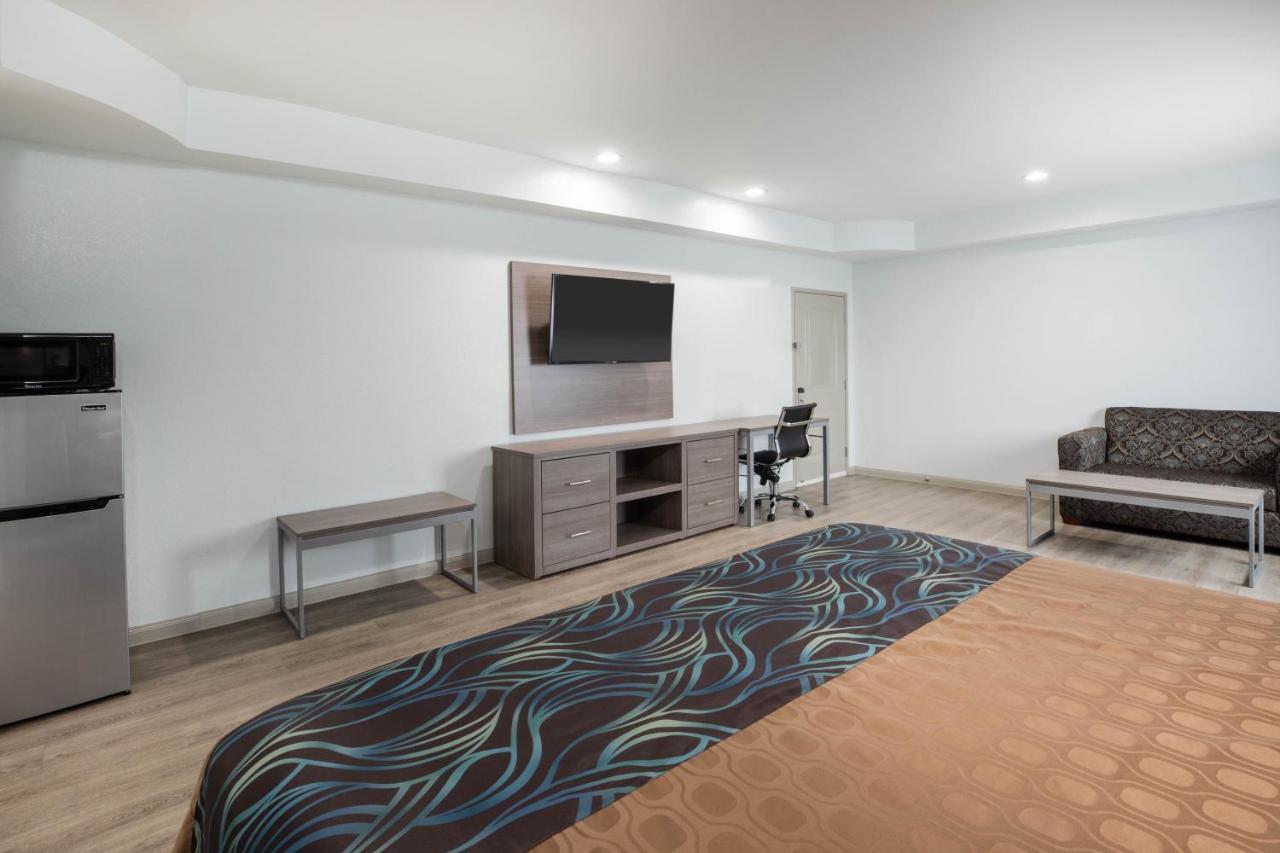 Super 8 By Wyndham Humble Houston Fallcreek Exterior photo